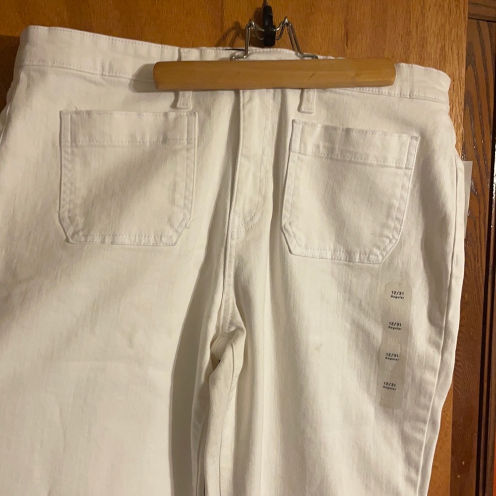 White wide leg mid rise wide leg denim pants.